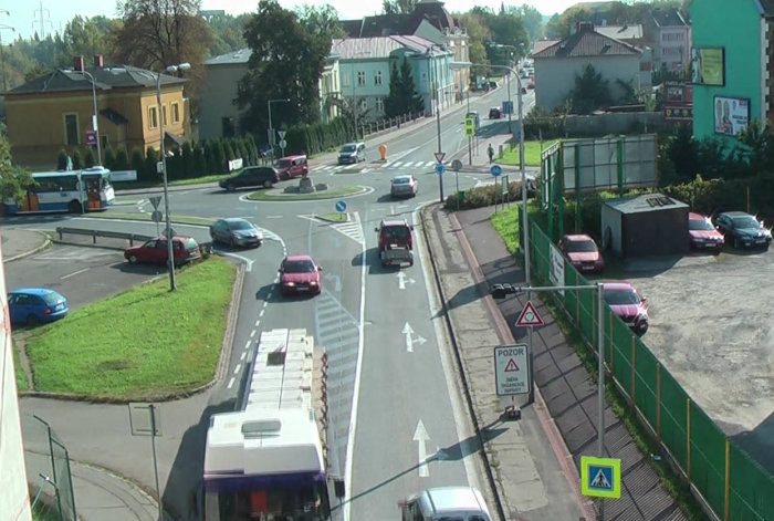 Video of a building first bonded roundabout in Czech